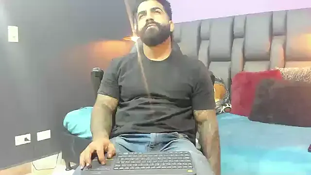 Midwestalpha – webcam model profile photo Image 10