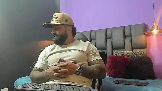 Midwestalpha – webcam model profile photo Image 12