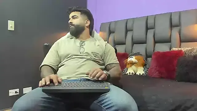 Midwestalpha – webcam model profile photo Image 8