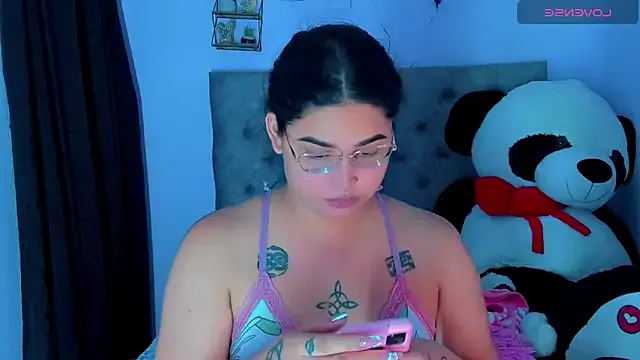 oxo_yuna_oxo – webcam model profile photo Image 16