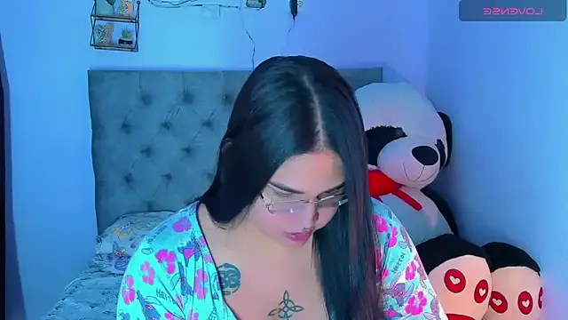 oxo_yuna_oxo – webcam model profile photo Image 17