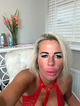 NANA_7 – webcam model profile photo Image 18