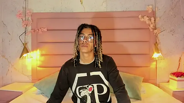 oxo_yuna_oxo – webcam model profile photo Image 18