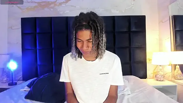 oxo_yuna_oxo – webcam model profile photo Image 4