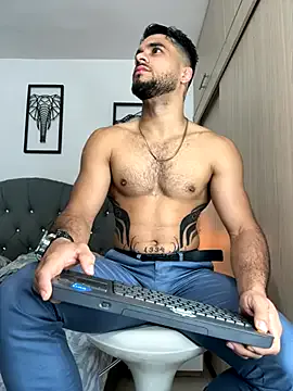 roouse – webcam model profile photo Image 18