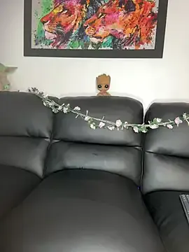 Elie – webcam model profile photo Image 3