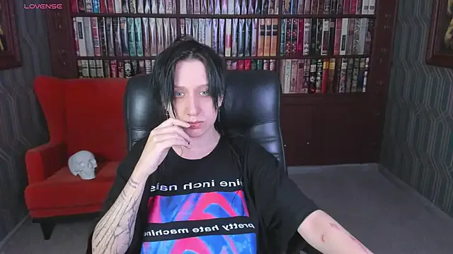 LolyMenson – webcam model profile photo Image 18