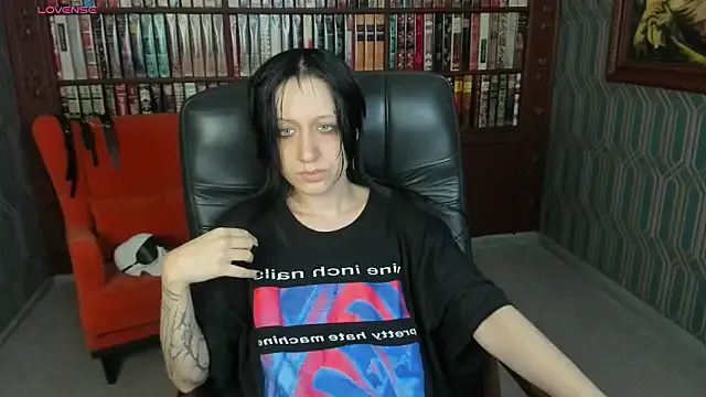 LolyMenson – webcam model profile photo Image 4