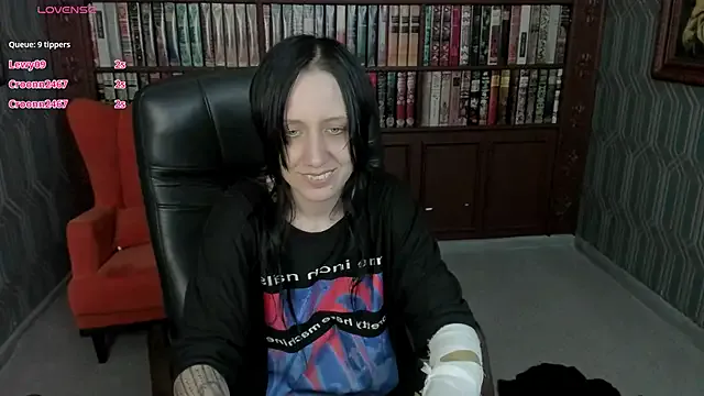 LolyMenson – webcam model profile photo Image 9