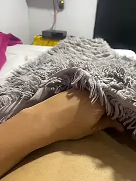 roouse – webcam model profile photo Image 15