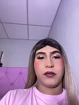 roouse – webcam model profile photo Image 3