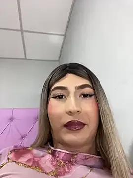 roouse – webcam model profile photo Image 4