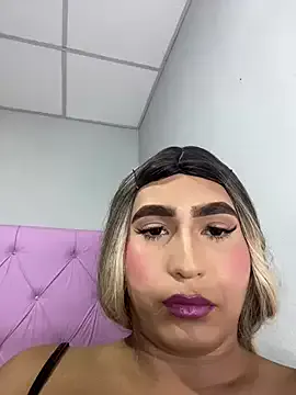 roouse – webcam model profile photo Image 7