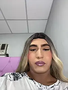 roouse – webcam model profile photo Image 9