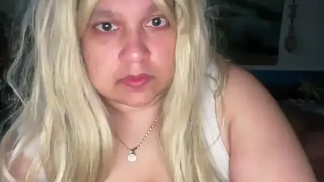 oxo_yuna_oxo – webcam model profile photo Image 3