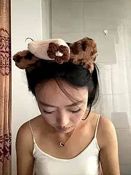 FariBanxOfficial – webcam model profile photo Image 14