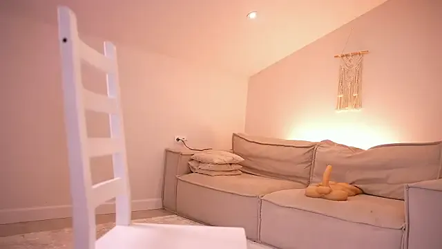 HellenSuric – webcam model profile photo Image 5