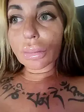 AnnieDalessio – webcam model profile photo Image 3