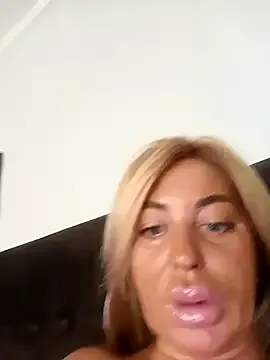 AnnieDalessio – webcam model profile photo Image 7