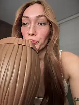 maataaan – webcam model profile photo Image 15