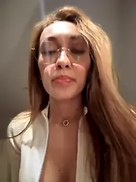 maataaan – webcam model profile photo Image 16