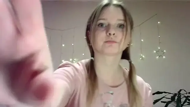 roouse – webcam model profile photo Image 2