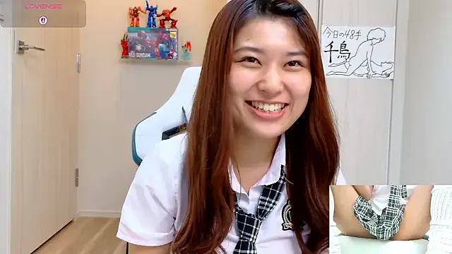 roouse – webcam model profile photo Image 15