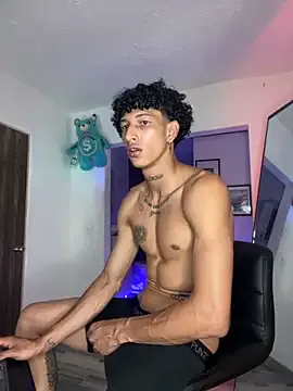 paroncho – webcam model profile photo Image 12