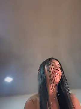 roouse – webcam model profile photo Image 3