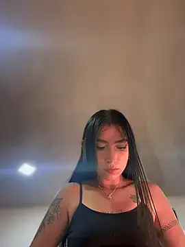 roouse – webcam model profile photo Image 5