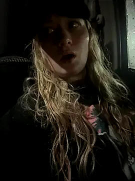 roouse – webcam model profile photo Image 3