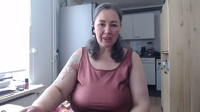 MilfGina Image 7