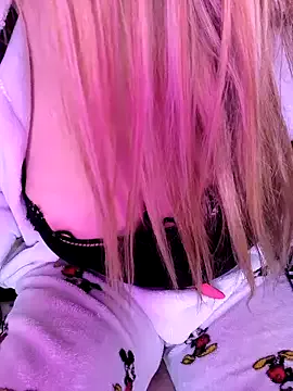 Awesomelusty – webcam model profile photo Image 9