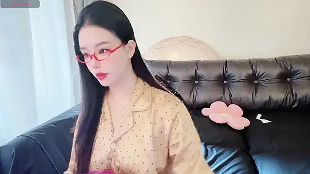 Nonchan_ – webcam model profile photo Image 2