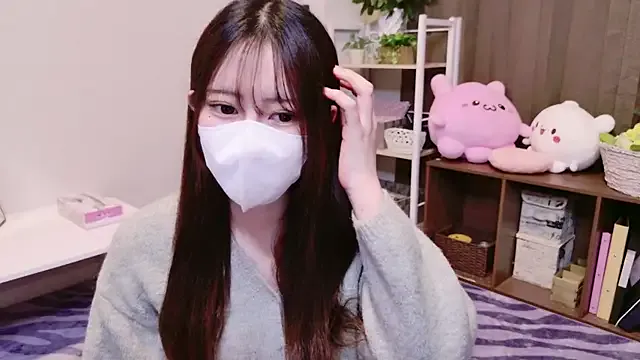 roouse – webcam model profile photo Image 3