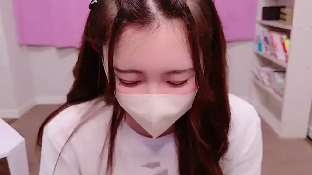 roouse – webcam model profile photo Image 6