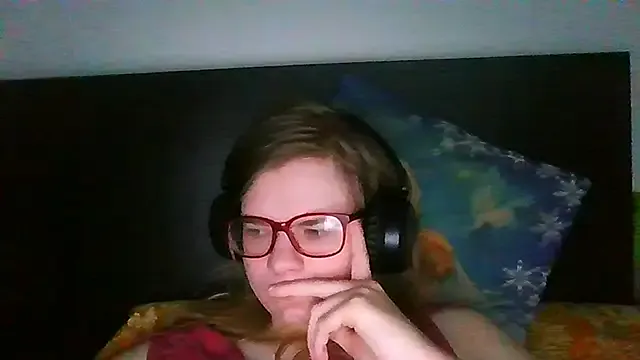 oxo_yuna_oxo – webcam model profile photo Image 18