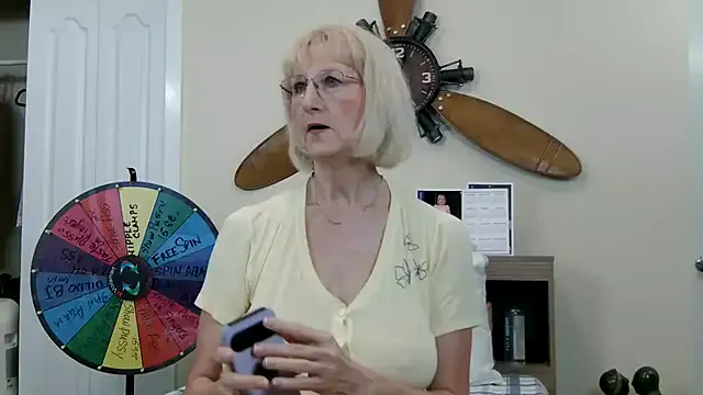 seraphine23 – webcam model profile photo Image 19