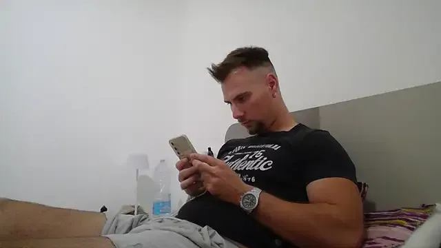 Yui-Ch – webcam model profile photo Image 3