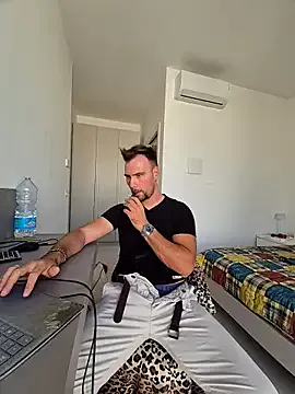 Yui-Ch – webcam model profile photo Image 7