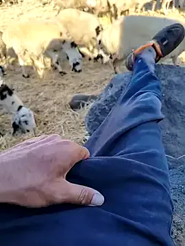 roouse – webcam model profile photo Image 3