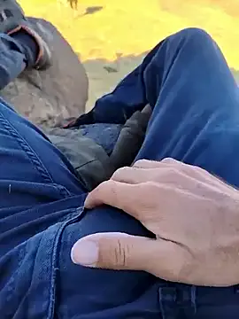 roouse – webcam model profile photo Image 5