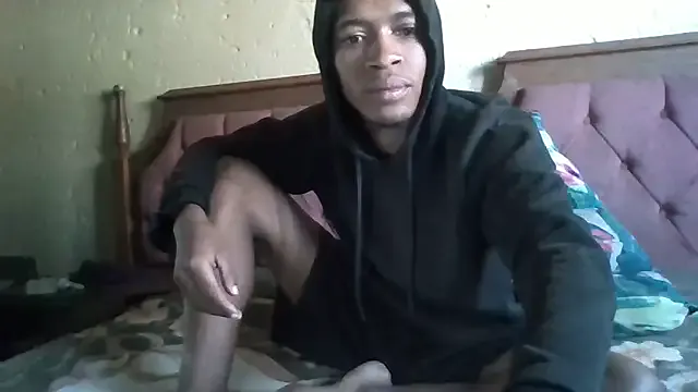 hintly – webcam model profile photo Image 10