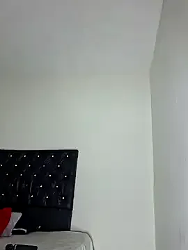 Awesomelusty – webcam model profile photo Image 9