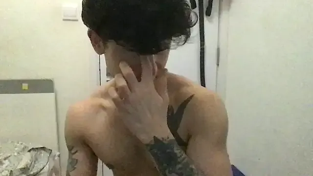 Yo155 – webcam model profile photo Image 3