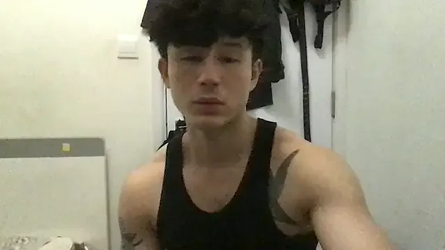 Yo155 – webcam model profile photo Image 9