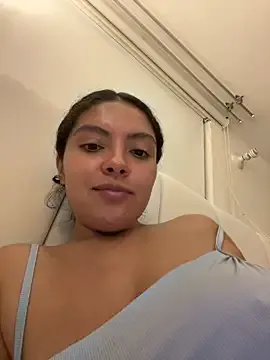 roouse – webcam model profile photo Image 13