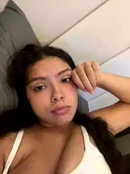 roouse – webcam model profile photo Image 7