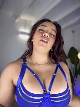 roouse – webcam model profile photo Image 6