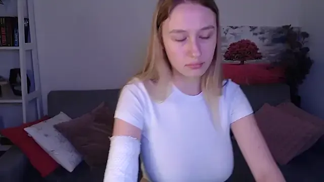 oxo_yuna_oxo – webcam model profile photo Image 15